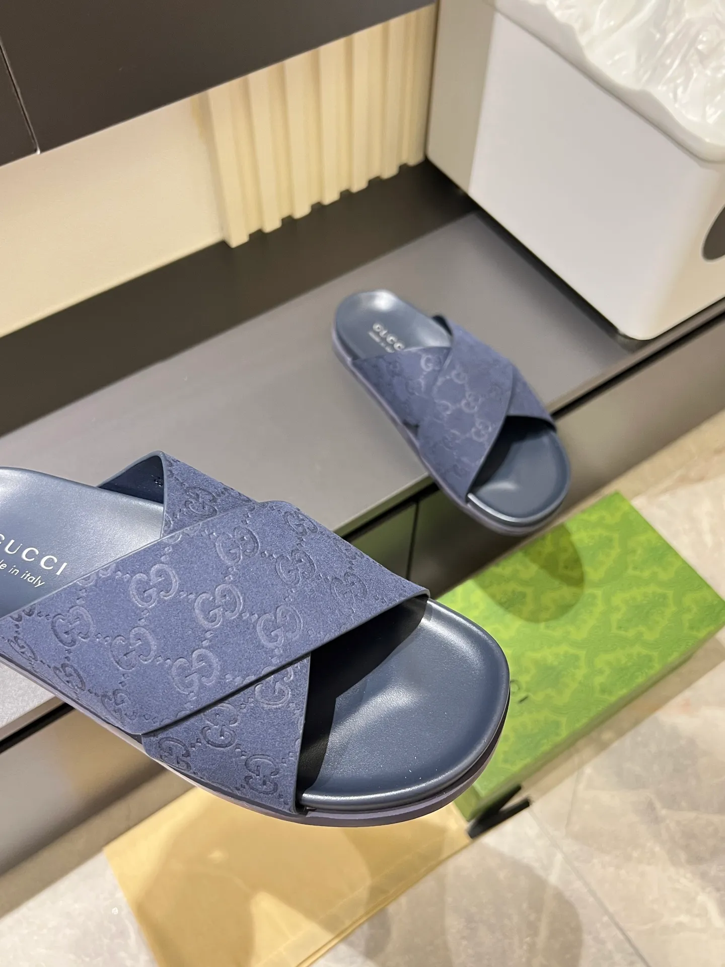 Men's Men's Shoes 💰p320 "GUCC＊" These slippers are made of GG polyester and feature a Gucci label on the front, adding a bold logo feel to the style. "Gucci Made in Italy" stamped label Rubber sole. Size 38-44